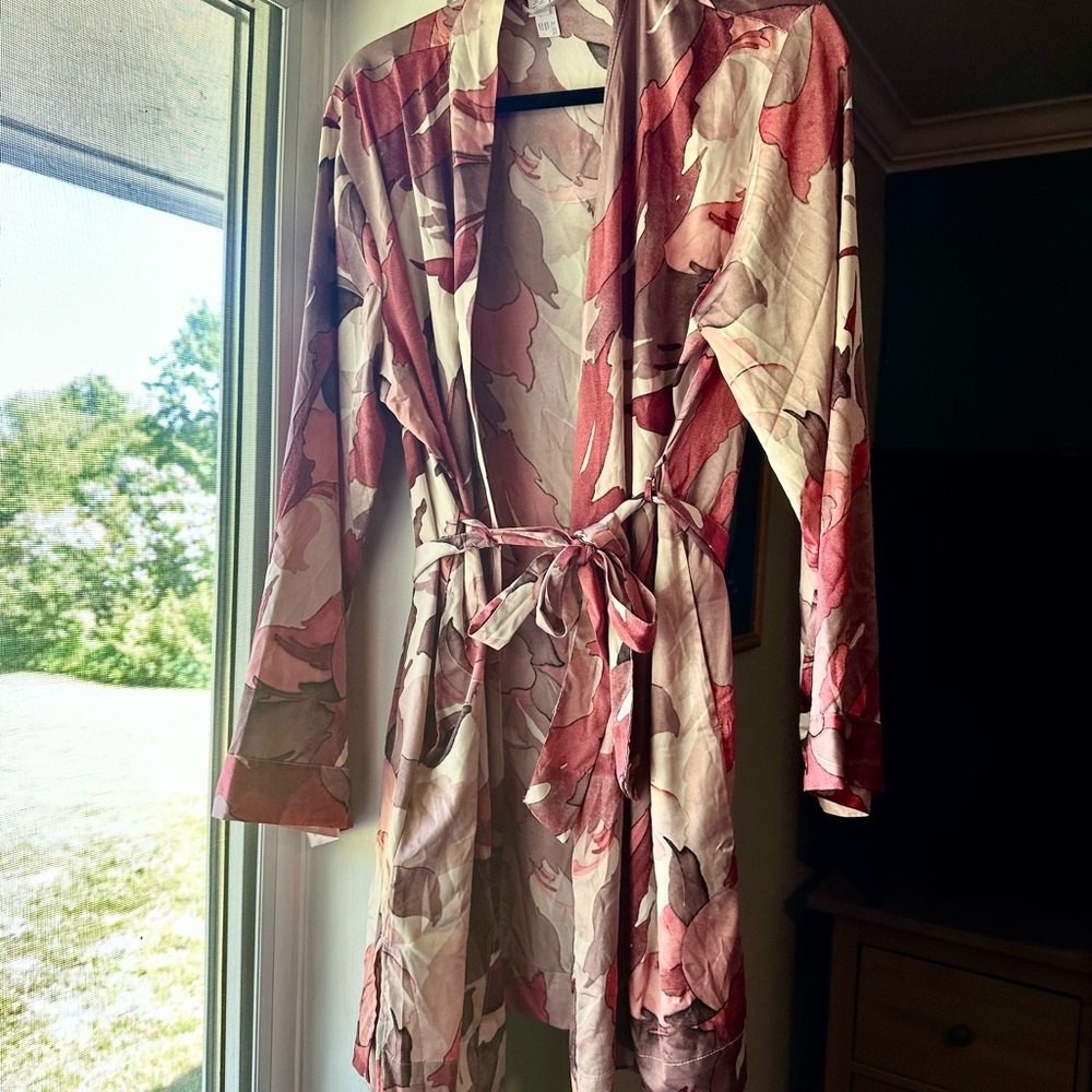 Stars Above Pink and Cream Floral Robe